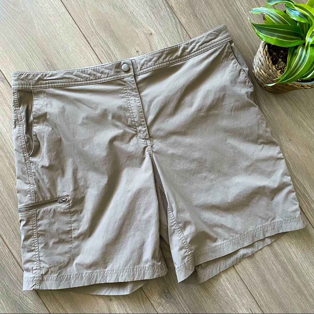 LL Bean Water-Repellant Comfort Trail Shorts Women’s 18